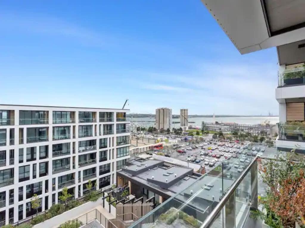 Sleek Modern Studio With Balcony Auckland Luaran gambar
